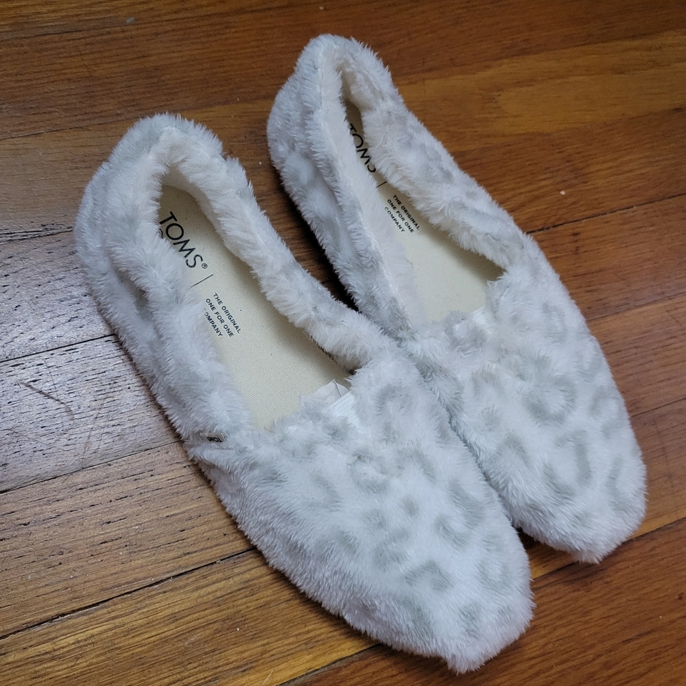 Ladies animal print TOMS